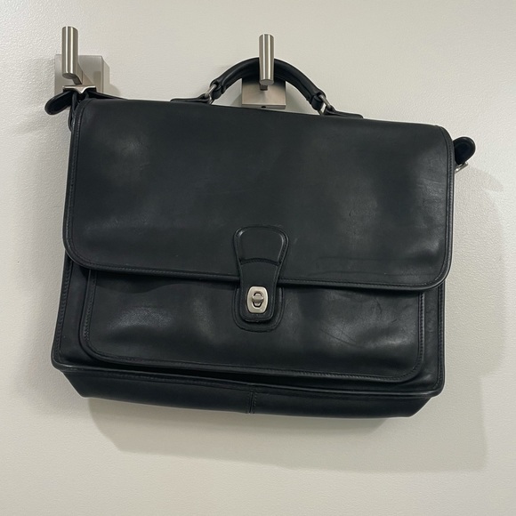 Coach Handbags - Vintage Leather Coach Messenger Bag